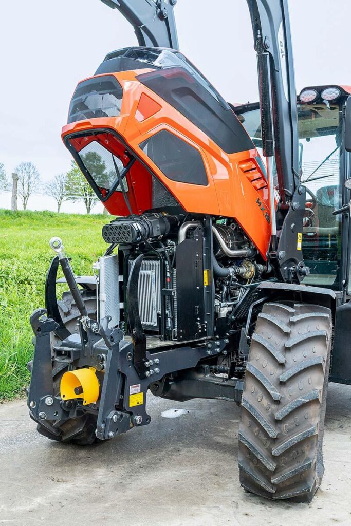 Daedongi 3,8-liitrine neljasilindriline on võimas, kuid vajab ka omajagu kütust. Juurdepääsetavus on hea.